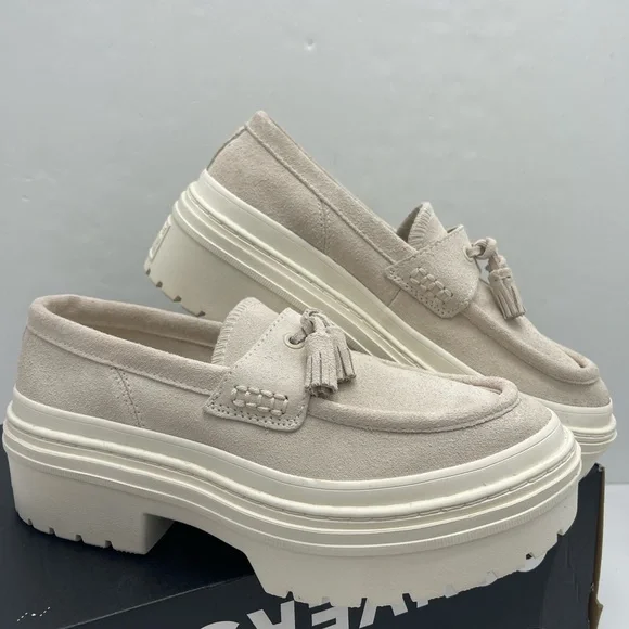 Converse A15553C
CTAS LUGGED HEEL LOAFER OX
LIGHT DUNE/EGRET/LIGHT DUNE Platform - Picture 5 of 16